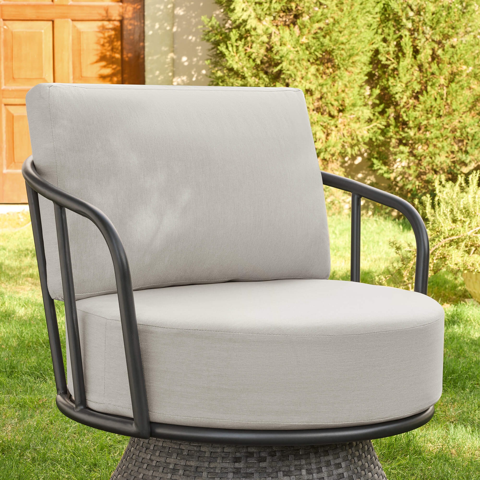 Ellie Rattan Woven Base Outdoor Swivel Chair (Set of 2） - Image 3
